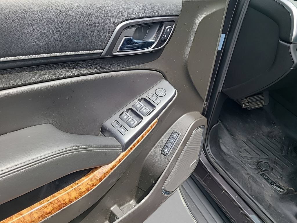 Used 2018 Chevrolet Suburban Premier AWD/4WD image 12