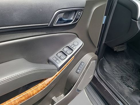 Used 2018 Chevrolet Suburban Premier AWD/4WD image 12