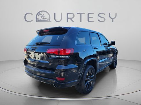 Used 2020 Jeep Grand Cherokee Altitude AWD/4WD image 3