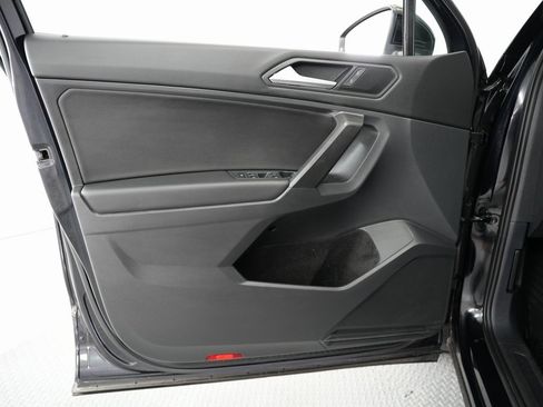 Used 2021 Volkswagen Tiguan SE w/ Panoramic Sunroof Package image 46