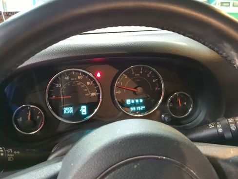 Used 2015 Jeep Wrangler Unlimited Sahara w/ Connectivity Group AWD/4WD image 12