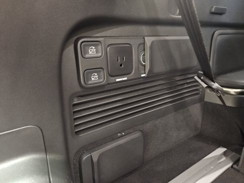 Used 2023 Rivian R1S Adventure AWD/4WD image 24