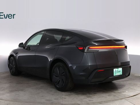 Used 2026 Tesla Model Y Long Range RWD image 14