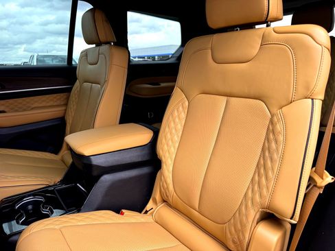 Used 2023 Jeep Grand Cherokee L Summit image 21