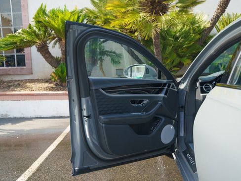 Used 2025 Bentley Flying Spur Speed image 28