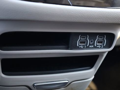 Used 2024 Chrysler Pacifica Select image 20