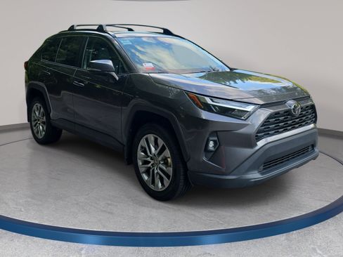 Used 2022 Toyota RAV4 XLE Premium FWD image 4