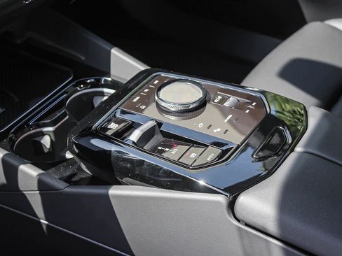 New 2026 BMW 550e xDrive image 27