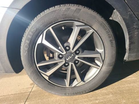 Used 2023 Kia Forte LXS image 10