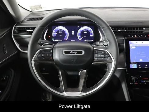 Used 2023 Jeep Grand Cherokee Limited w/ Black Appearance Package AWD/4WD image 6