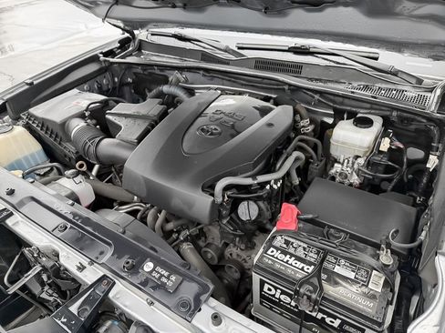 Used 2016 Toyota Tacoma TRD Off-Road w/ Towing Package image 31