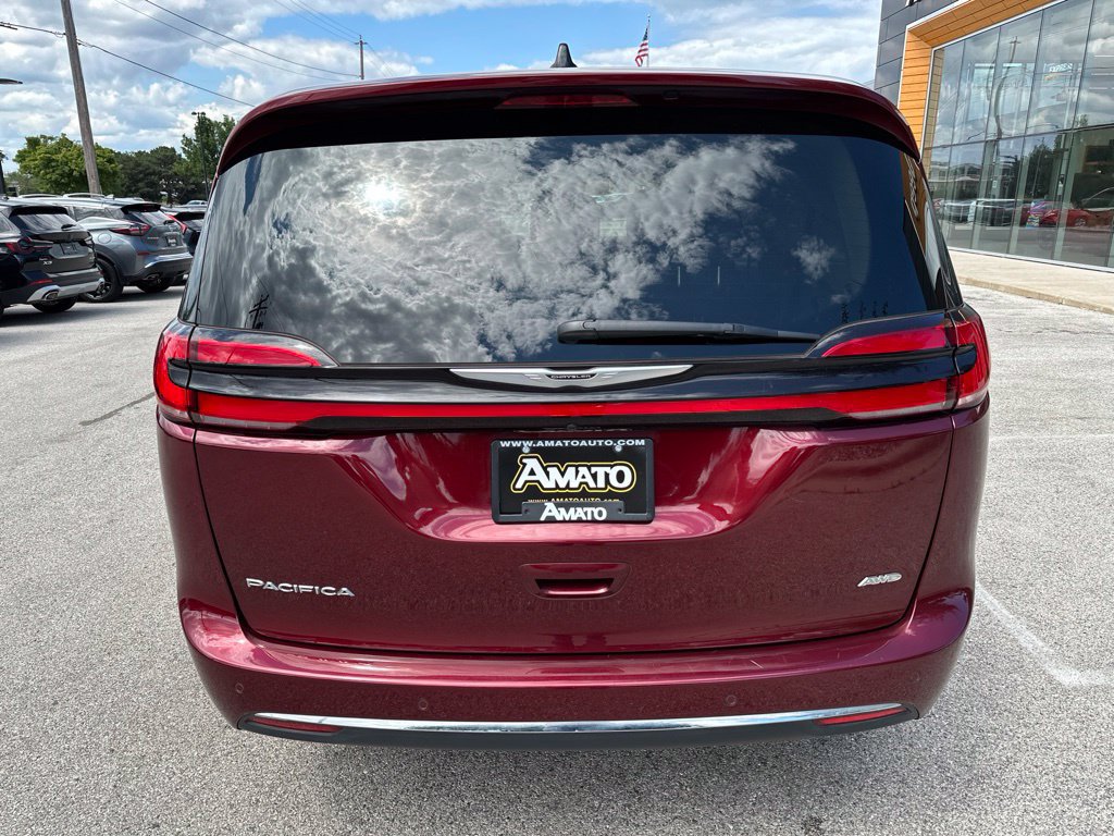 Used 2023 Chrysler Pacifica Touring-L AWD/4WD image 8