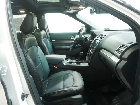 Used 2019 Ford Explorer Limited w/ Ford Safe & Smart Package AWD/4WD image 15