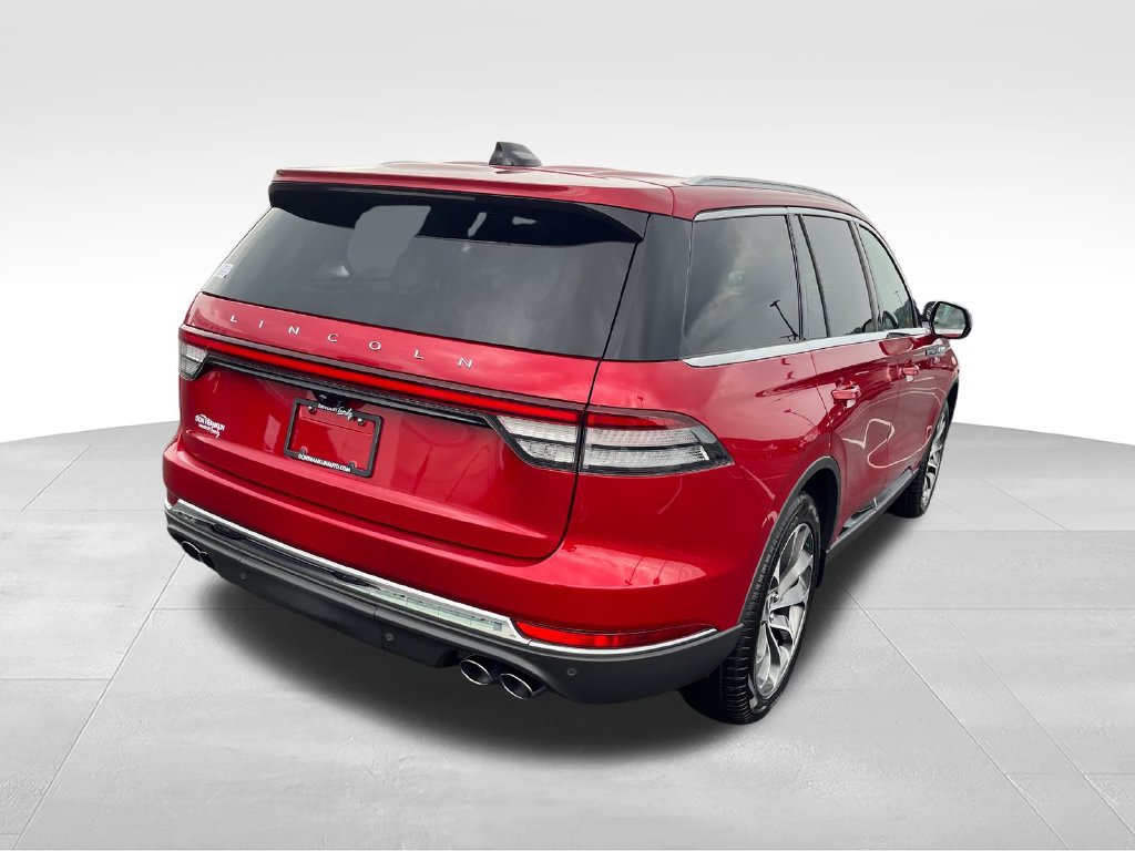 Used 2025 Lincoln Aviator AWD image 5