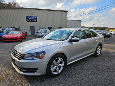 Used 2013 Volkswagen Passat 2.5 SE image 1