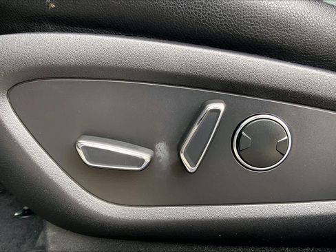 Used 2023 Lincoln Nautilus FWD w/ Premium Package image 33