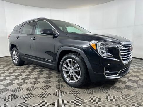 Used 2022 GMC Terrain SLT image 2