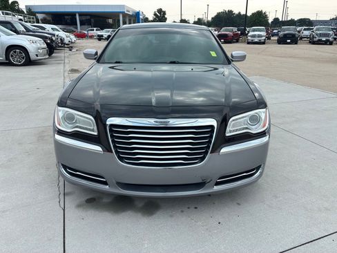 Used 2014 Chrysler 300 RWD image 9