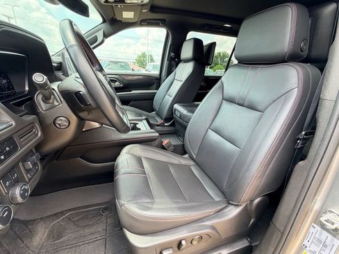 Used 2023 Chevrolet Suburban RST w/ Luxury Package AWD/4WD image 9