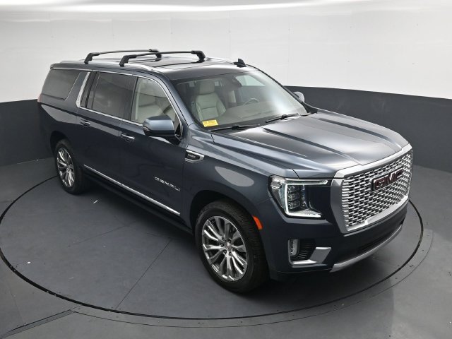 Used 2021 GMC Yukon XL Denali w/ Denali Premium Package AWD/4WD image 23