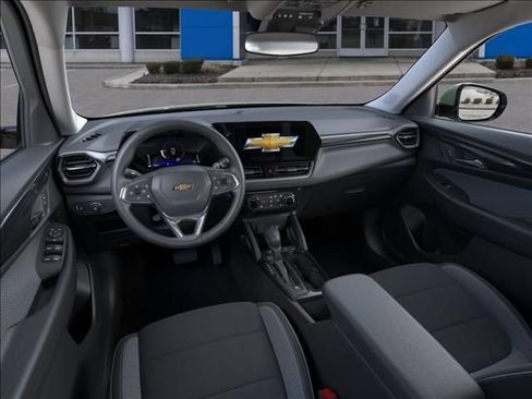 New 2026 Chevrolet TrailBlazer LT w/ LT Cold Weather Package FWD image 15
