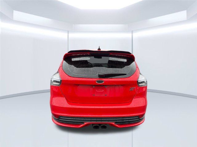 Used 2017 Ford Focus ST FWD image 4