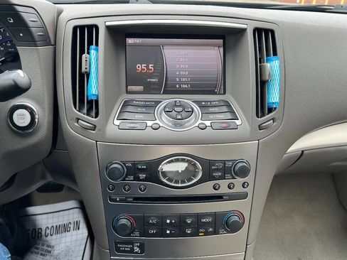 Used 2013 INFINITI G37 Journey w/ Premium Pkg image 17