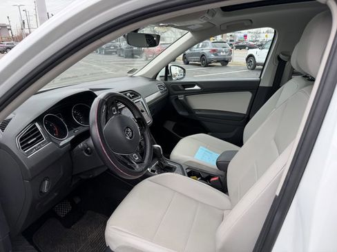 Used 2021 Volkswagen Tiguan SE image 6