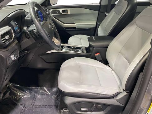 Used 2021 Ford Explorer XLT w/ Equipment Group 202A AWD/4WD image 18