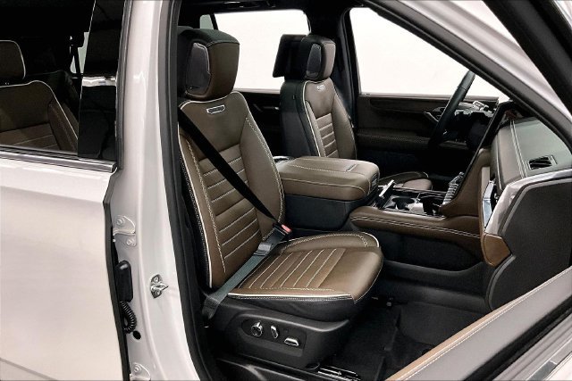 Used 2025 GMC Yukon Denali Ultimate AWD/4WD image 8