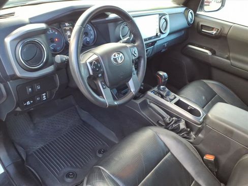 Used 2021 Toyota Tacoma TRD Off-Road w/ TRD Premium Off Road Package image 6