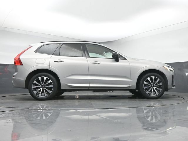 Used 2024 Volvo XC60 B5 Core AWD/4WD image 40