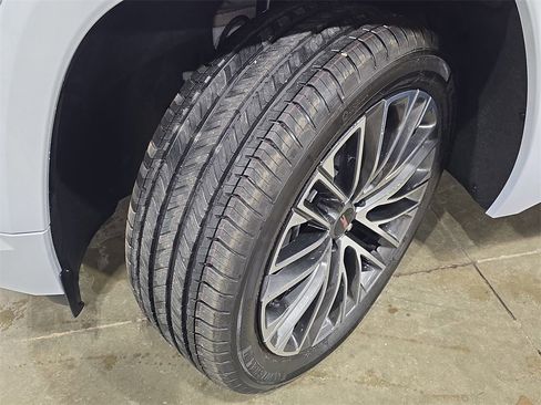 New 2026 GMC Terrain Denali w/ LPO, Black Badging Package image 32