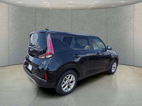 Used 2025 Kia Soul LX w/ LX Technology Package FWD image 5