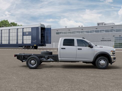New 2026 RAM 4500 Tradesman w/ Chrome Appearance Group AWD/4WD image 36