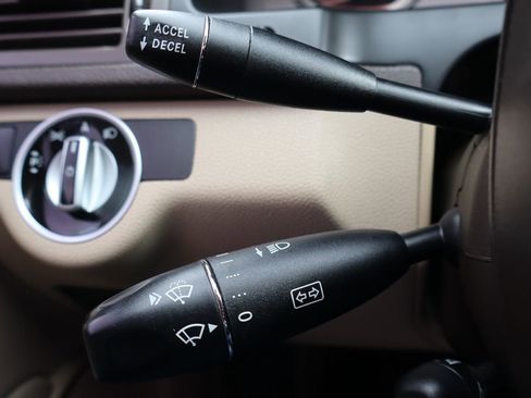 Used 2011 Mercedes-Benz C 300 4MATIC Sedan image 33