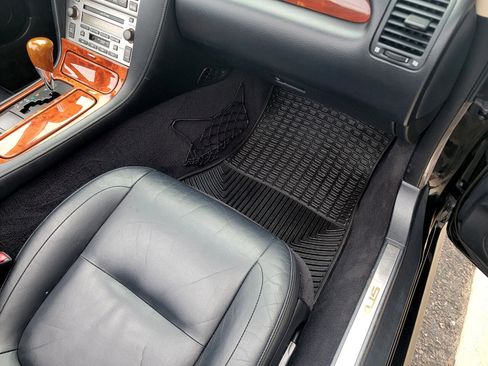 Used 2004 Lexus SC 430 Convertible image 36