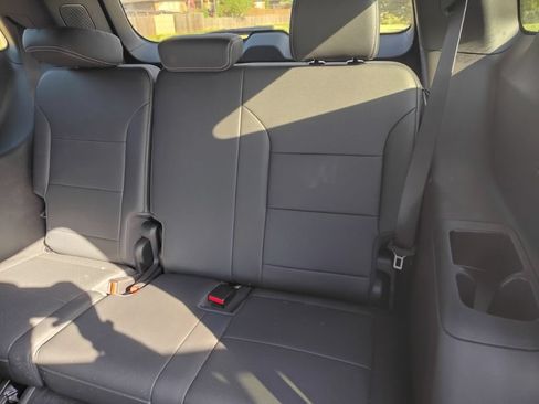 Used 2024 Chevrolet Traverse LT w/ LPO, Floor Liner Package FWD image 10
