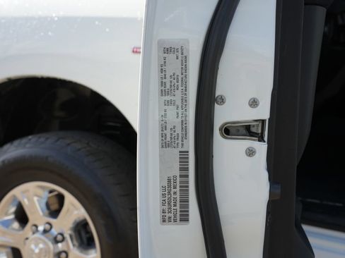 Used 2024 RAM 2500 Big Horn AWD/4WD image 29