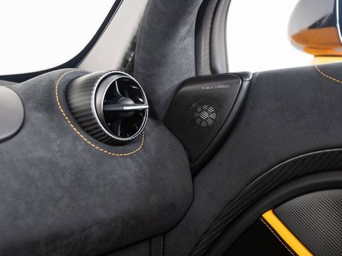 Used 2024 McLaren 750S Spider image 24