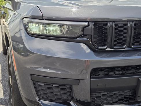 Used 2025 Jeep Grand Cherokee L Laredo AWD/4WD image 4