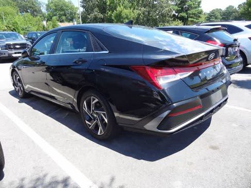 Used 2024 Hyundai Elantra SEL w/ Convenience Package FWD image 6