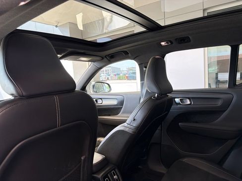 Used 2021 Volvo XC40 T4 R-Design w/ Climate Package FWD image 4