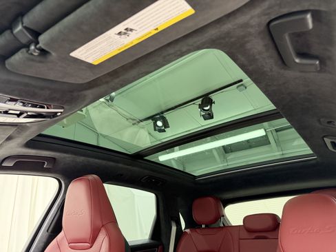 Certified 2021 Porsche Cayenne Turbo S AWD/4WD image 39