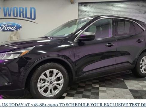 Certified 2024 Ford Escape Active w/ Cold Weather Package image 4