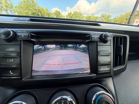 Used 2018 Toyota RAV4 LE w/ All Weather Liner Package AWD/4WD image 28