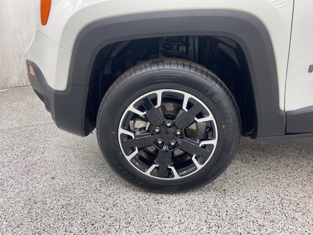 Used 2023 Jeep Renegade Latitude AWD/4WD image 6