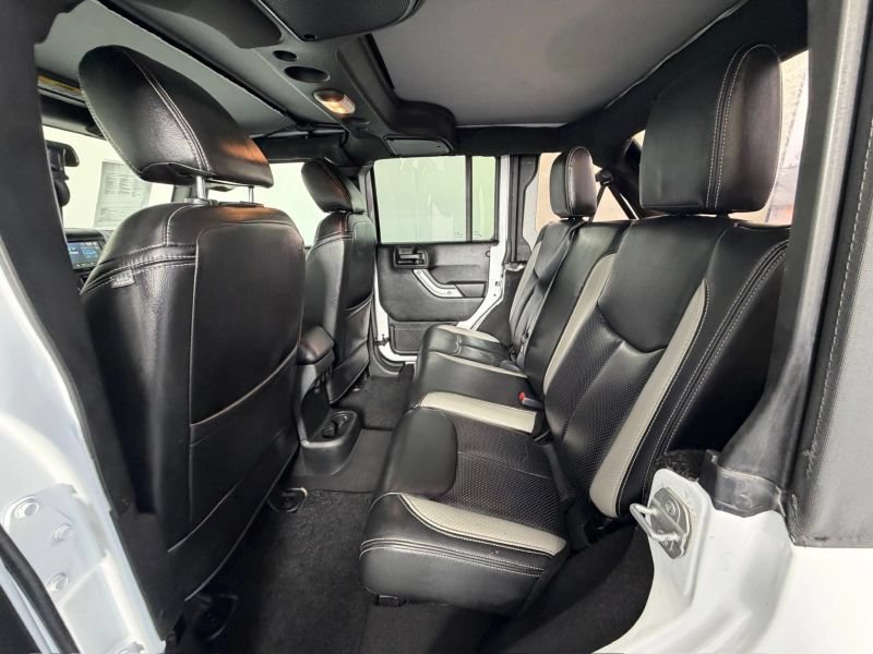 Used 2018 Jeep Wrangler Unlimited Rubicon w/ Connectivity Group AWD/4WD image 85