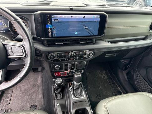Used 2024 Jeep Gladiator Mojave AWD/4WD image 8