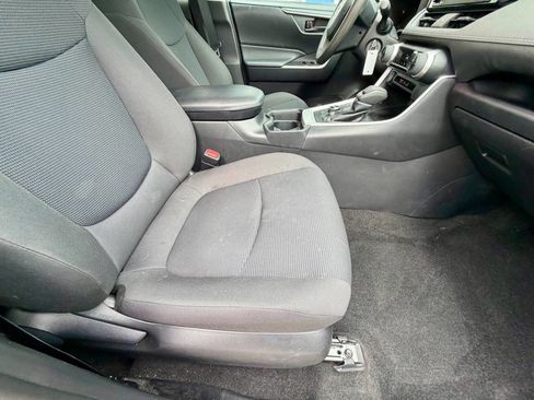 Used 2020 Toyota RAV4 LE AWD/4WD image 40